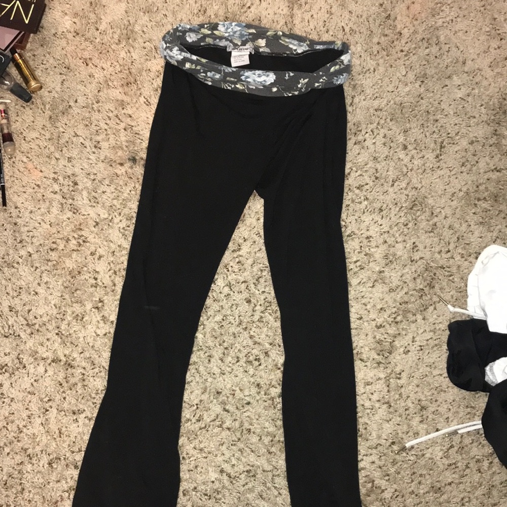 black yoga pants